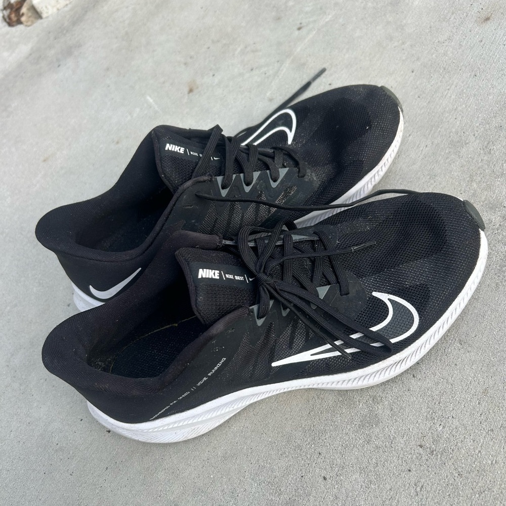 Nike Black and White Athletic Shoes with Sleek Design